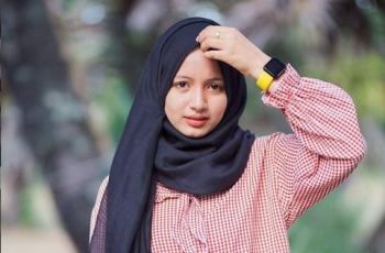 Inspirasi Gaya Hijab Sanwanee Esor, Kembaran Lisa BLACKPINK Versi Syariah!