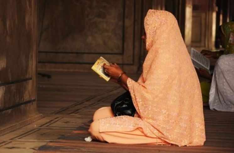 Ilustrasi perempuan muslim. [Shutterstock]