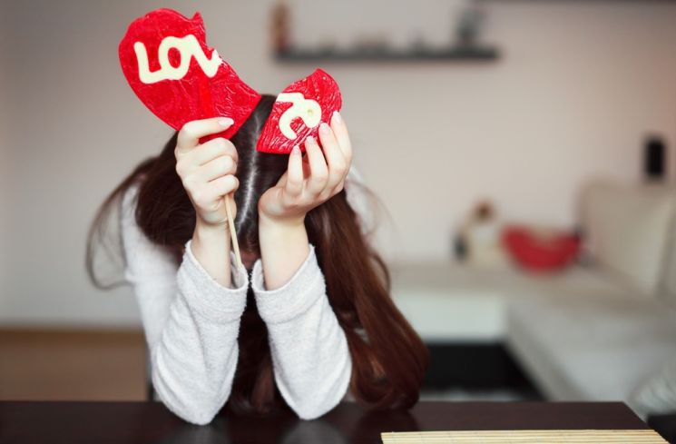 7 Cara Mengatasi Sakit Hati Cinta Ditolak, Jangan Nekat Aneh-Aneh!