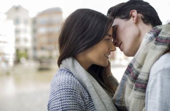 Biar Tetap Intim saat Pandemi, Simak 5 Tips Ciuman Aman Berikut
