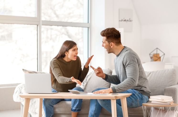 Ilustrasi pasangan bertengkar karena masalah keuangan. (Shutterstock)