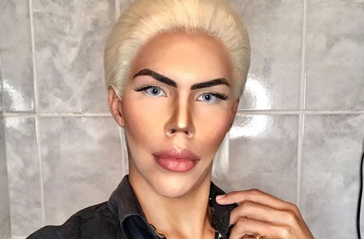 Felipe Adam, Pria yang terobsesi berpenampilan mirip Ken (Instagram/@felipe__adam)