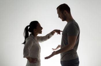 Penghasilan Istri Lebih Tinggi dari Suami? Simak Tips Menjaga Hubungan Tetap Harmonis