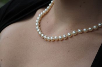 Ratu Elizabeth II Sering Pakai Kalung Mutiara, Ternyata Ini Maknanya