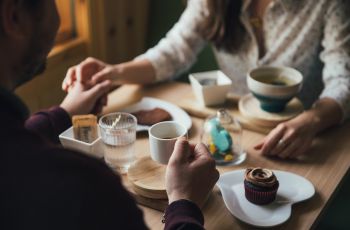 Soal Prahara Split Bill yang Mendadak Viral, Begini Kata Psikolog