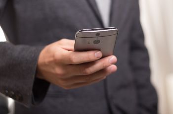 Sosial Media Diblokir usai Berantem, Pria Ini Chat Pacar Lewat M-Banking