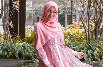 5 Inspirasi Gaya Hijab Stylish Citra Kirana, Simpel nan Menawan