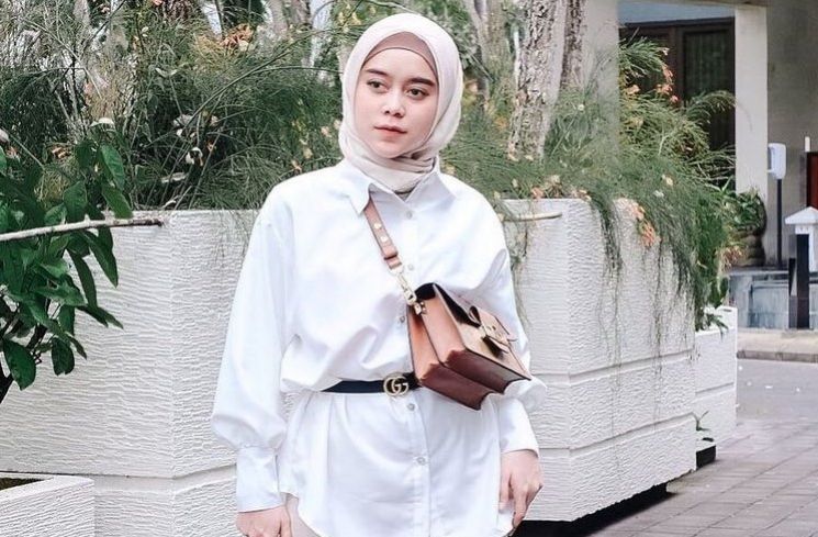 Lesti Kejora Tenteng Tas Mini saat Foto Bareng Sahabat, Ternyata Harganya Bikin Kaget
