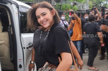 Branded di Segala Suasana, Amanda Manopo Pakai Kaos Oblong Rp8,5 Juta