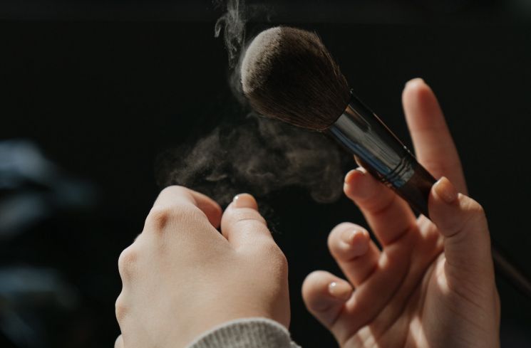 3 Tips Touch Up Kilat Nggak Pakai Lama, Tampak Fresh Sepanjang Hari