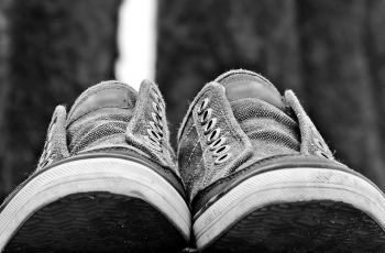 Gara-Gara Lupa Jemur Sepatu, Perempuan Ini Syok Lihat Akibatnya