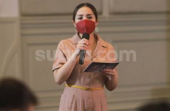Makan-Makan di Rumah, Nagita Slavina Ternyata Pakai Kaos Oblong Rp21 Juta