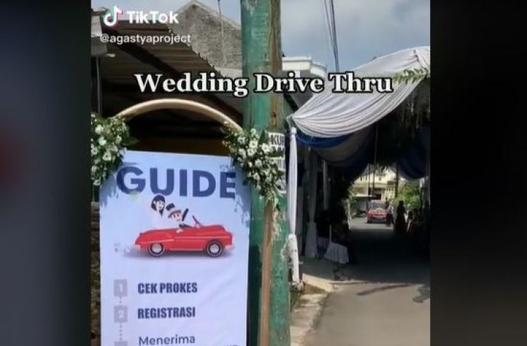 Bisa Ditiru Selama Pandemi, Konsep Pernikahan Drive Thru Ini Viral