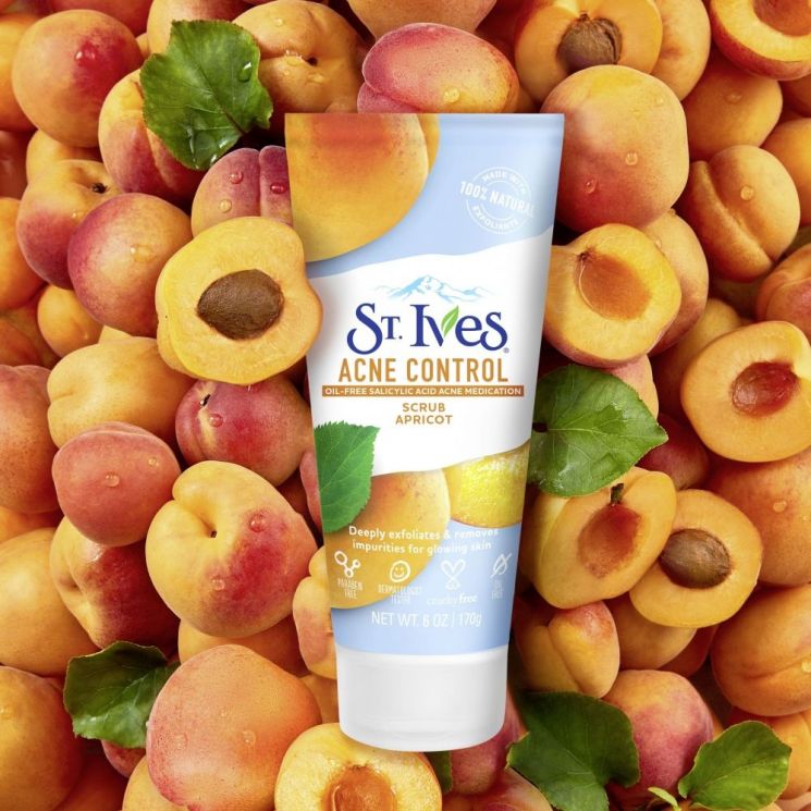 St. Ives Acne Control Apricot Scrub mengandung ekstrak dan eksfolian alami aprikot. Produk ini bermanfaat membersihkan minyak berlebih, kotoran, serta sel kulit mati yang berpotensi menimbulkan jerawat. (Istimewa/St.Ives Indonesia)