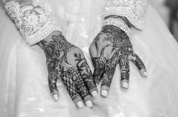 MUA Kaget Lihat Hasil Henna di Tangan Pengantin, Berantakan Banget!