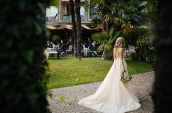 Gaun Pengantin Disobek, Viral Wanita Bagikan Kisah Cinta Lewat Pemotretan