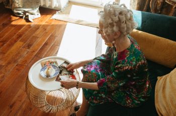 Nenek Ini Ungkap Rahasia Hidup hingga Umur 100, Ternyata di Luar Dugaan!