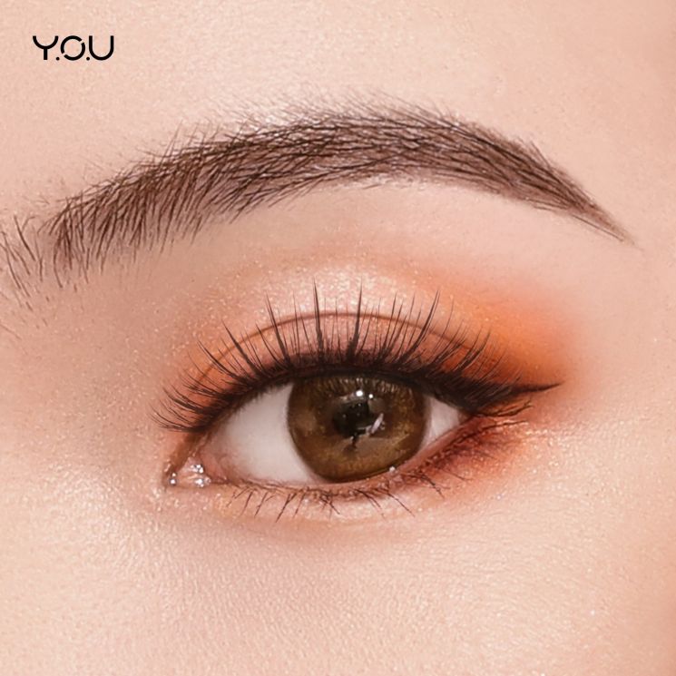 Riasan mata menggunakan Y.O.U Colorland Series Eyeshadow, shade Crave, Sensory, dan Focus dengan bulu mata dari GlamFix. (Istimewa)