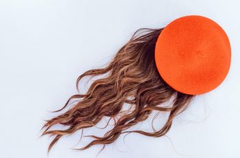 Saudari Dipaksa Pakai Wig ke Acara Tunangan, Pria Ini Panen Hujatan