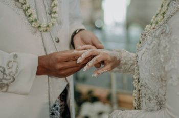 Gemas! Pasangan Pengantin Ini Baru Pertama Kali Bertemu di Hari Pernikahan