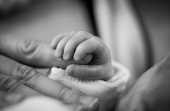 Pria Ini Gagal Saksikan Momen Kelahiran Anak, Diusir Istri karena Histeris