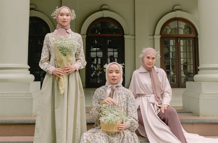 Hasil Kolaborasi Cantik, Intip Manisnya Koleksi Terbaru HijabChic