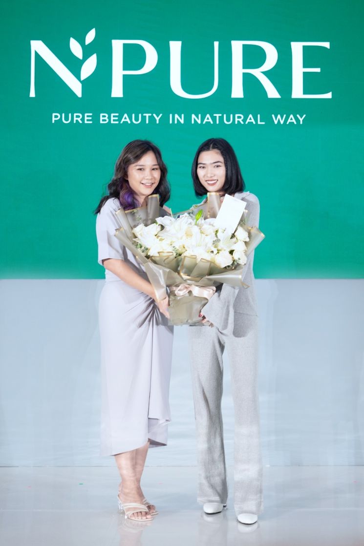 Co-founder dan CMO N'PURE, Devina Wijaya dan Isyana Sarasvati, adalah First Brand Ambassador N'PURE.  (spesial)