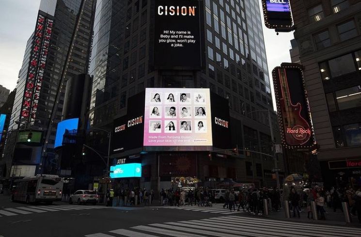 LED billboard BEBY di Thomson Reuters building Manhattan, New York, USA. (Instagram/@bebyofficial.id)