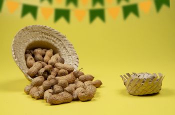 Mitos atau Fakta, Benarkah Makan Kacang Bikin Jerawatan?