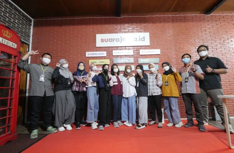 Para peserta Batch 1 Suara Community Institute: Digital Journalism & Content Creation Workshop di kantor Suarajogja.id, Minggu (16/1/2022).