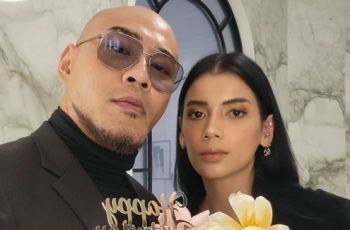 Menawan! Detail Dress Nada Tarina Putri di Pernikahan Deddy Corbuzier dan Sabrina Chairunnisa