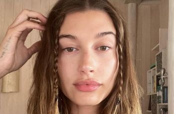 5 Langkah Strawberry Makeup ala Hailey Bieber, Hasilkan Riasan Cantik Merona