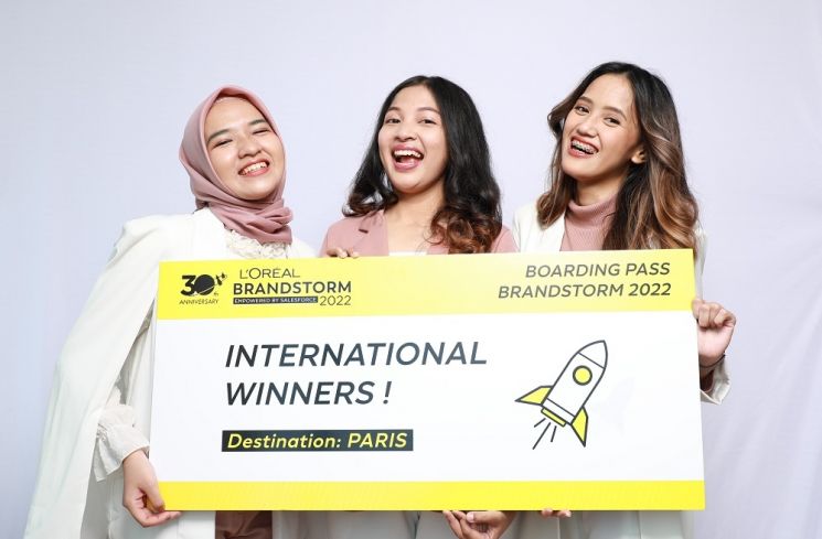 Tiga mahasiswi ITB memenangkan L’Oreal Brandstrom 2022 tingkat Global pada kategori Tech Track (Istimewa)