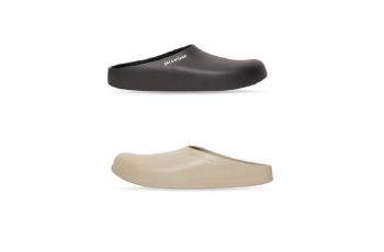 Sandal Karet Balenciaga Curi Perhatian, Harga dan Modelnya Dianggap Tak Sebanding