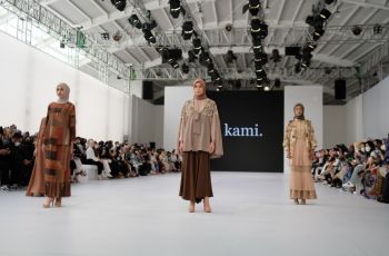Feminin dengan Sentuhan Siluet Hanbok, Busana Ini Usung Sustainability