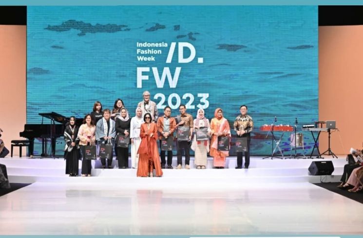Usung Tema "Sagara dari Timur" Indonesia Fashion Week Ke-10 Resmi Dibuka