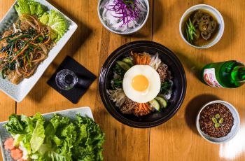 Dari Kimchi Hingga Tteokbokki, Makanan Halal Korea Siap Manjakan Lidah Orang Indonesia