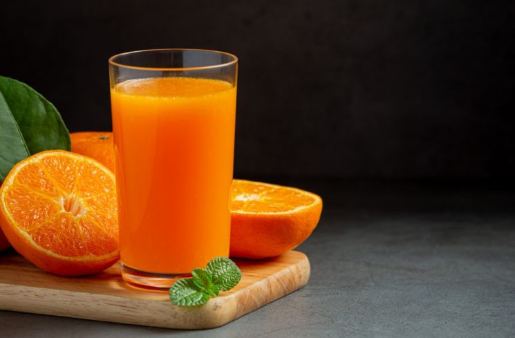 Minuman jus jeruk (Freepik/jcomp)
