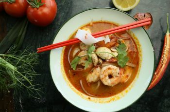 Resep Tom Yam Makanan Khas Thailand, Kuahnya Segar Kaya Rempah
