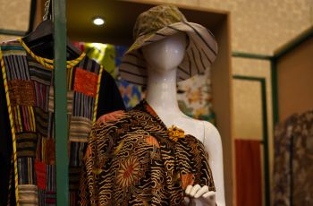 Lagi Jalan-Jalan ke Jogja? Ini Rekomendasi Tempat Berburu Suvenir Batik