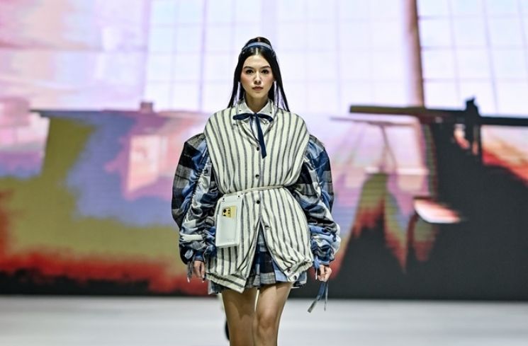 Get the Spotlight, Infinix Gandeng Tiga Desainer di Panggung Jakarta Fashion Week 2024