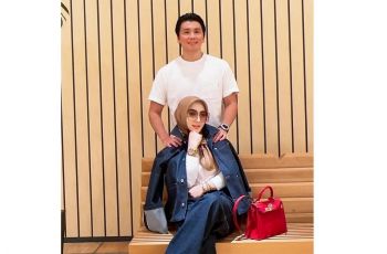 5 Ide Foto Couple ala Syahrini dan Reino Barack, Mesranya Bikin Baper