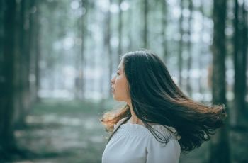 Manfaat Niacinamide untuk Perawatan Rambut, Perkuat Scalp Barrier