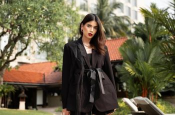 Sabrina Chairunnisa Berbagi 5 Ide Outfit ke Kantor, Fashionable Modal Baju Rp100 Ribuan