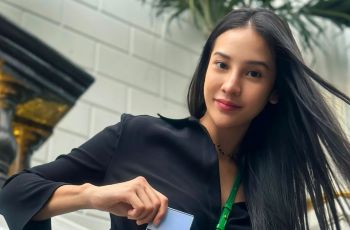 5 Gaya Busana Anya Geraldine, Inspirasi Outfit Main ke Pantai