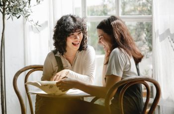Sayang Bestie! 10 Ide Kado Valentine untuk Sahabat Andalan