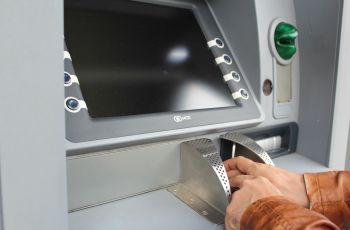 5 Arti Mimpi Mesin ATM, Tak Selamanya Berhubungan dengan Uang