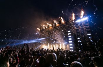 Hasil Survei: Banyak Orang Pakai Pinjol untuk Beli Tiket Konser