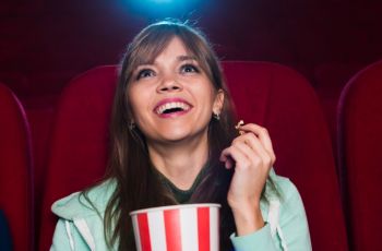 6 Arti Mimpi Nonton Film di Bioskop, Bisa Jadi Tanda Butuh Pelarian Sejenak
