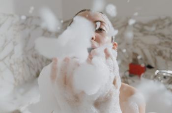 Jangan Malas Mandi! Dampak Negatifnya Nggak Cuma Jerawatan